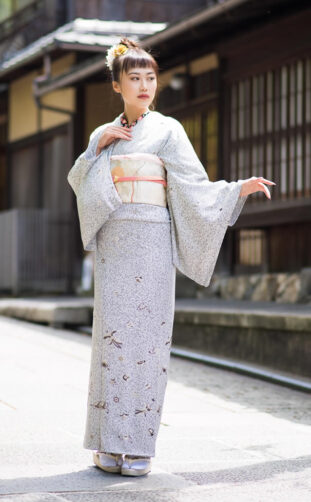 Gorgeous Light Gray Kimono with a Peacock Pattern