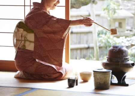 着物を着て京都で茶道体験しませんか。お茶会の着物着付けマナーも解説！